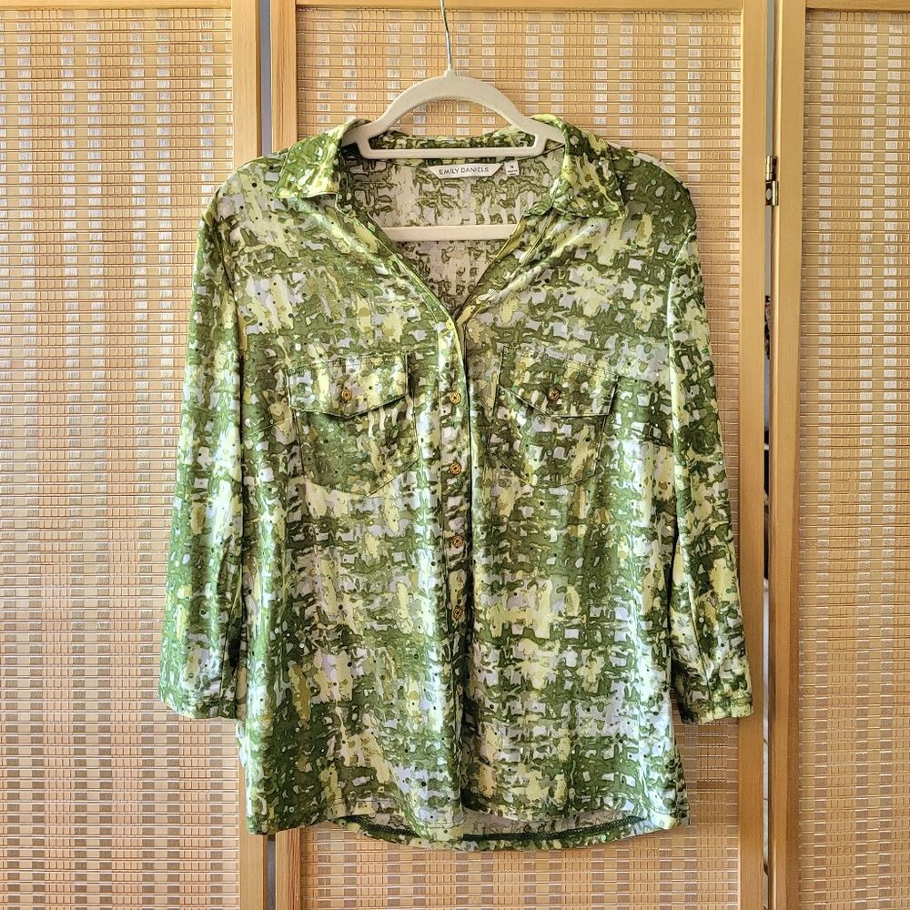 EMILY DANIELS Green Sparkle Stretchy Button-Front Blouse